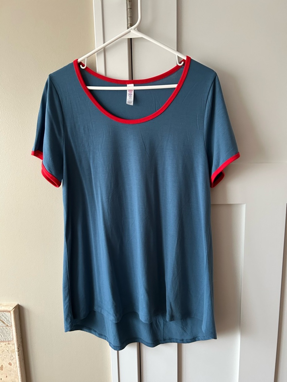 NWOT LuLaRoe Large Classic T